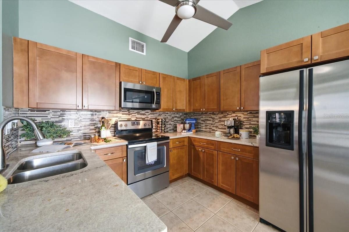 8304 RIVERBOAT DRIVE — photo 14 of 35