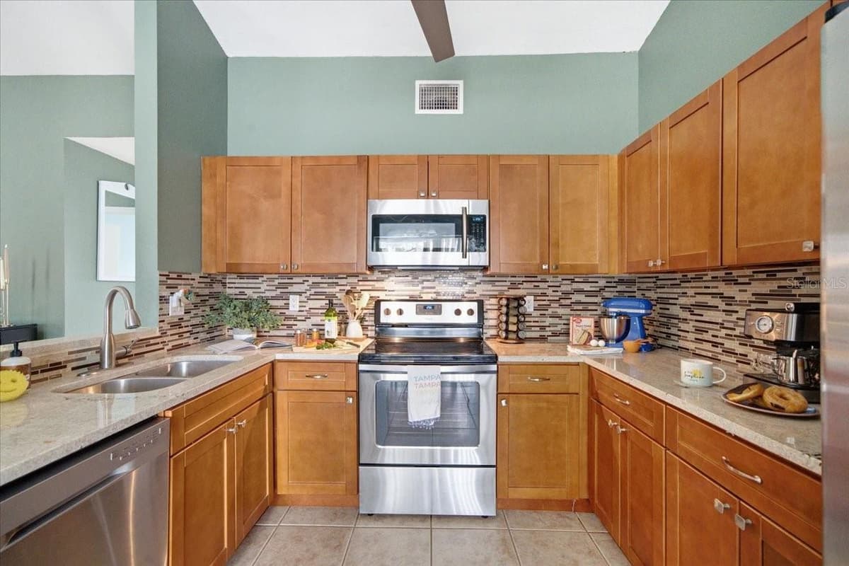 8304 RIVERBOAT DRIVE — photo 10 of 35