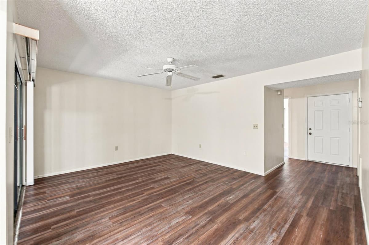 8013 PICKETTS COURT — photo 7 of 17