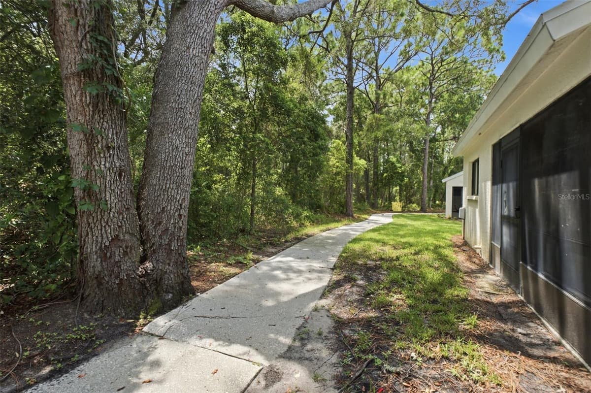 8013 PICKETTS COURT — photo 9 of 17