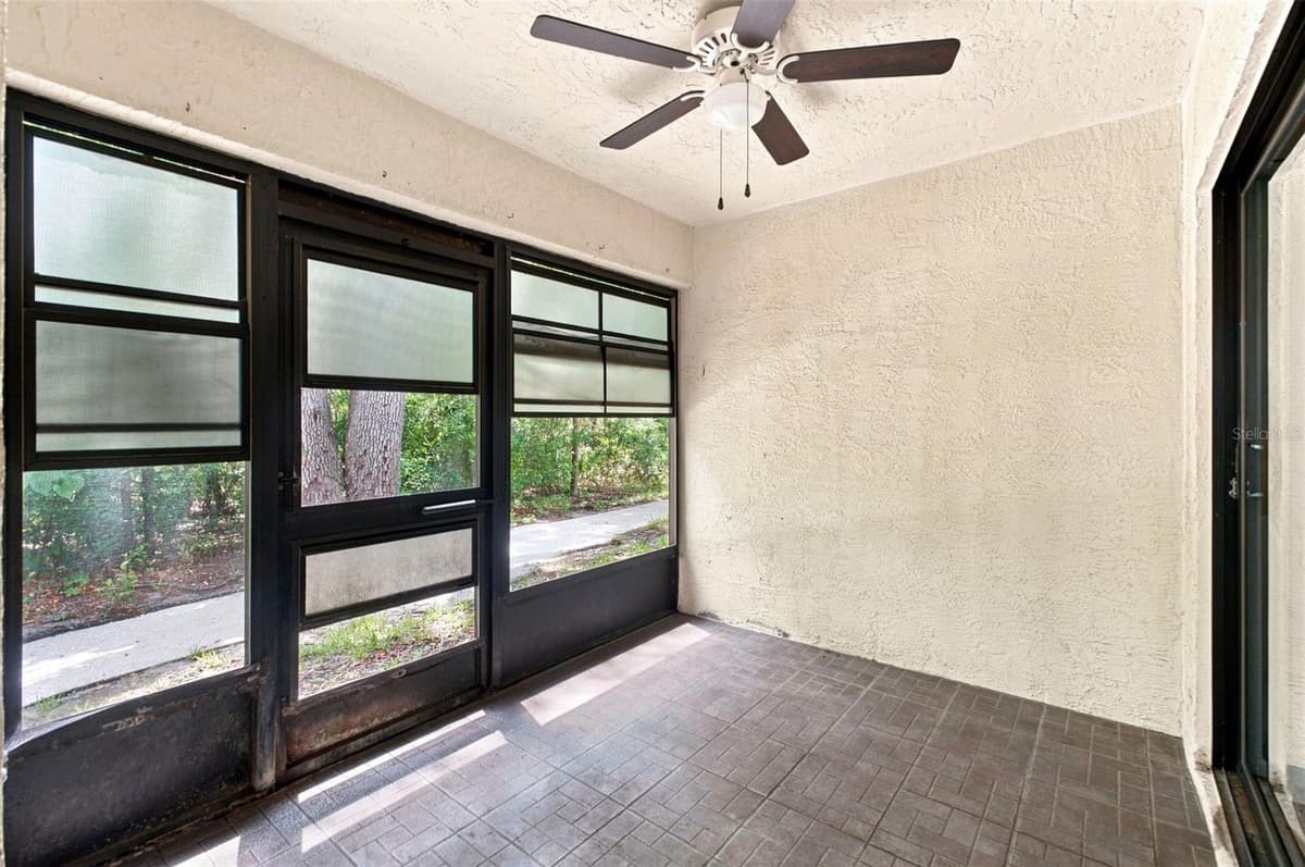 8013 PICKETTS COURT — photo 8 of 17