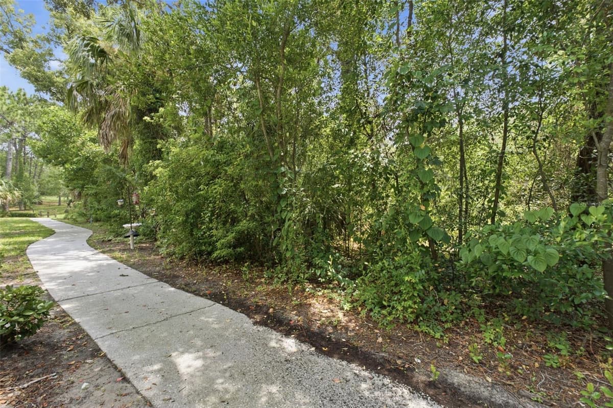 8013 PICKETTS COURT — photo 10 of 17