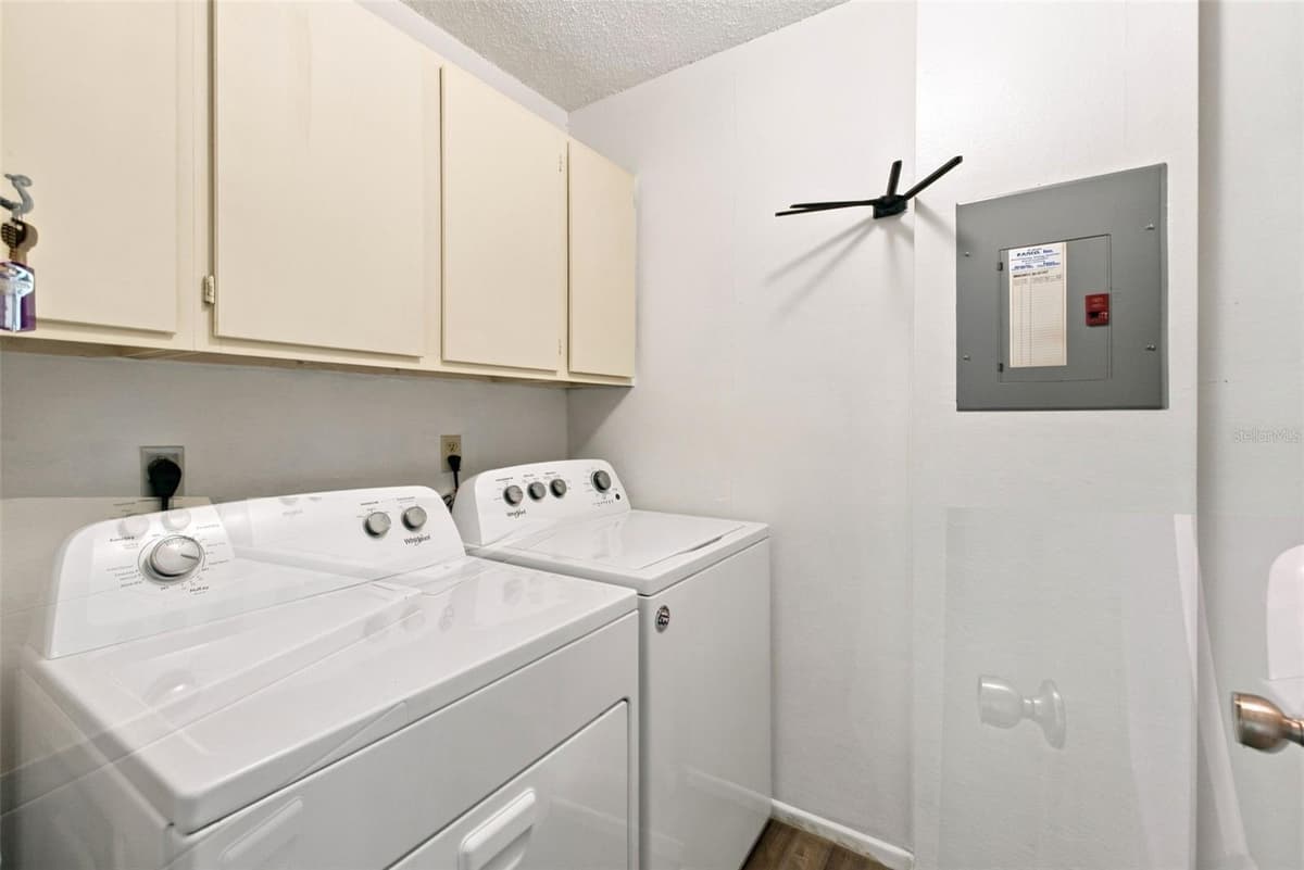 8013 PICKETTS COURT — photo 14 of 17