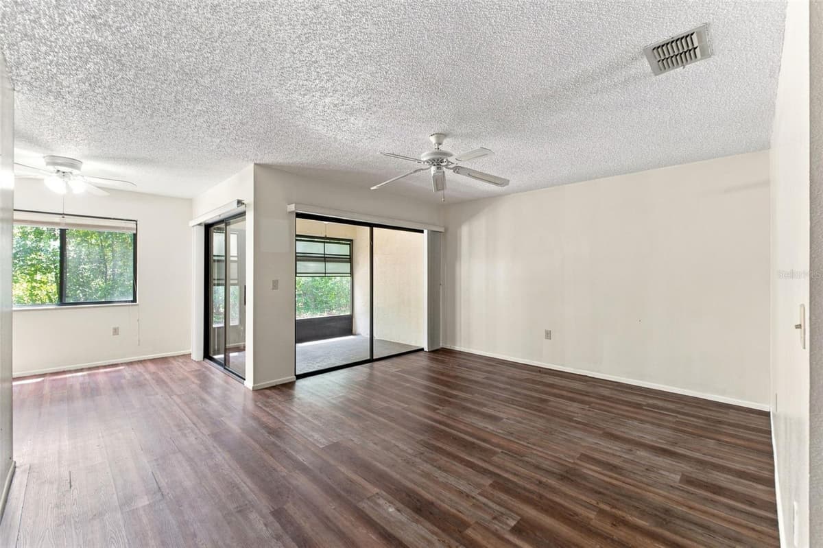 8013 PICKETTS COURT — photo 2 of 17