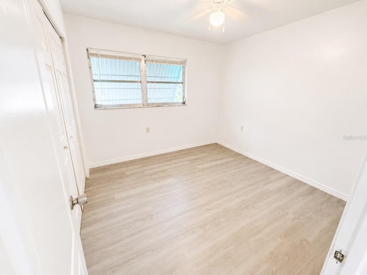 21136 HONEYSUCKLE STREET — photo 12 of 21