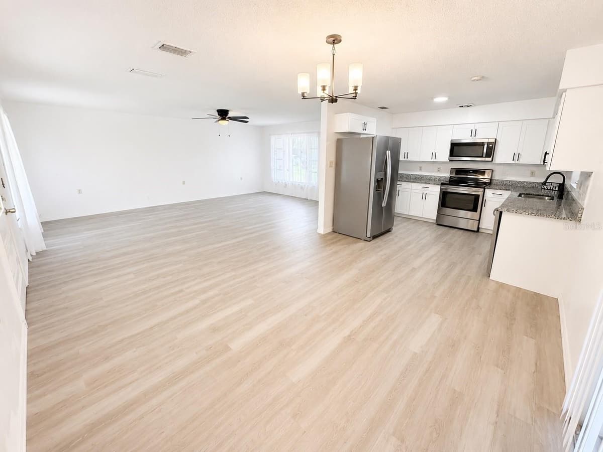 21136 HONEYSUCKLE STREET — photo 9 of 21
