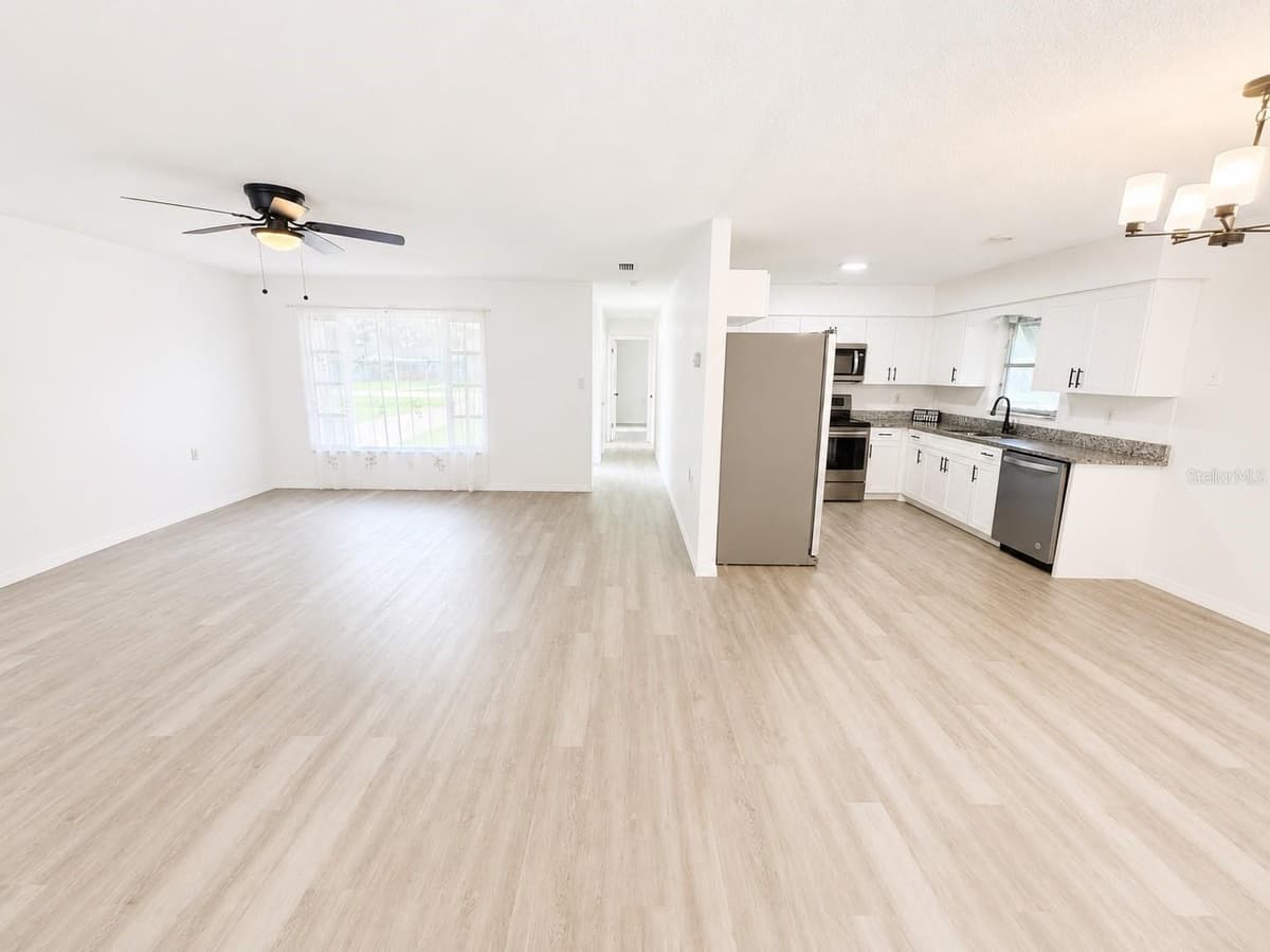 21136 HONEYSUCKLE STREET — photo 11 of 21
