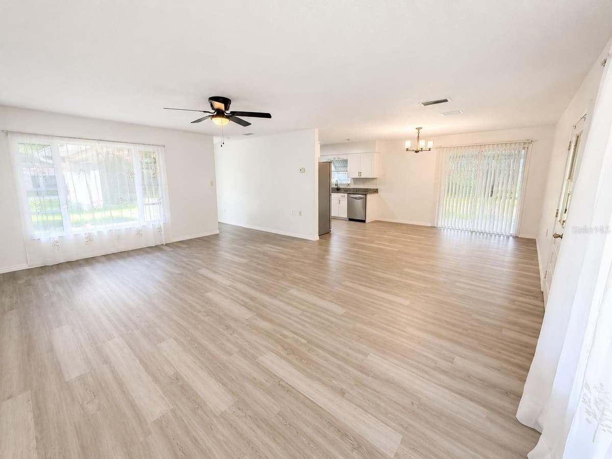 21136 HONEYSUCKLE STREET — photo 5 of 21