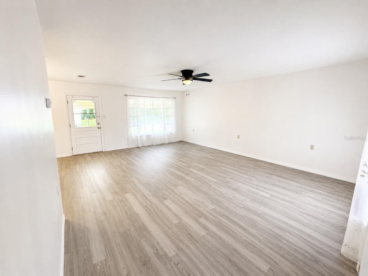 21136 HONEYSUCKLE STREET — photo 3 of 21
