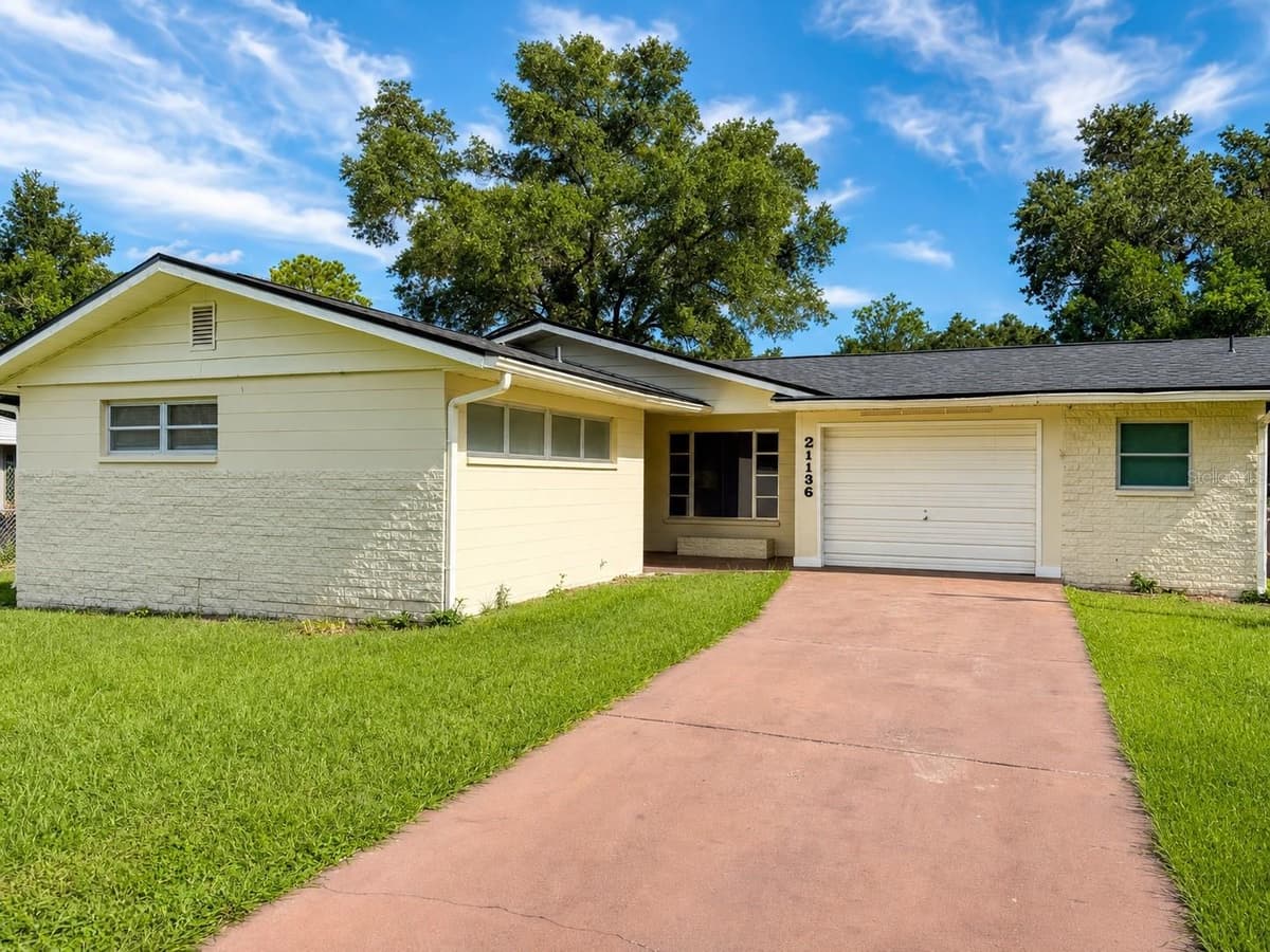 21136 HONEYSUCKLE STREET — photo 1 of 21
