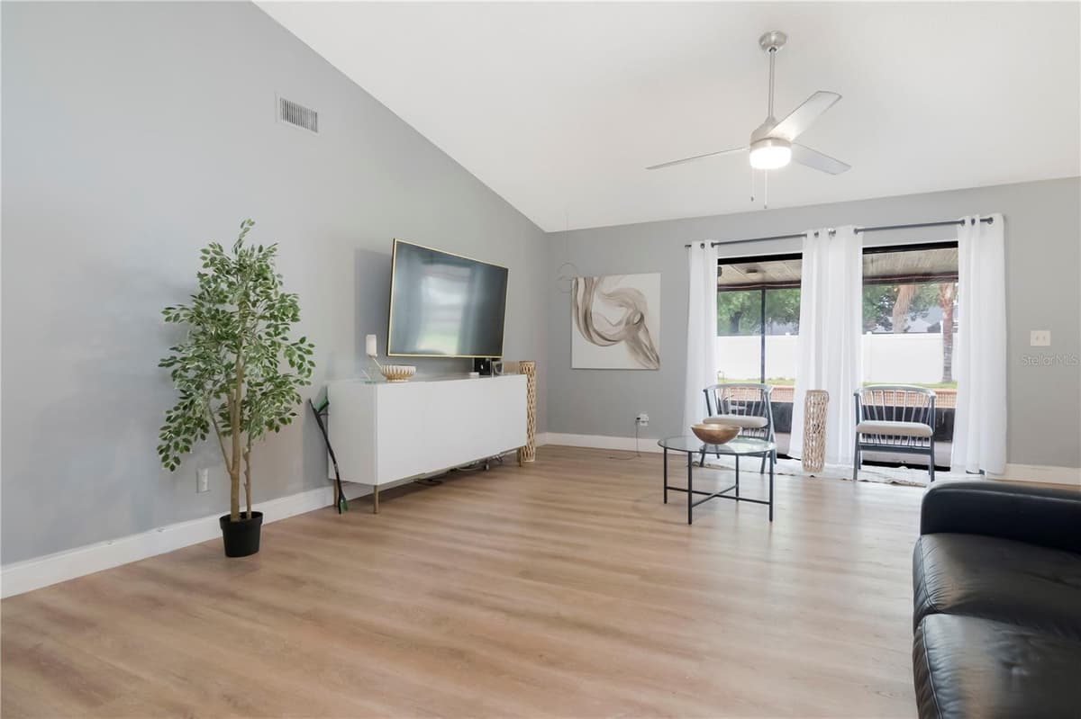 13613 OLD FARM DRIVE — photo 3 of 30