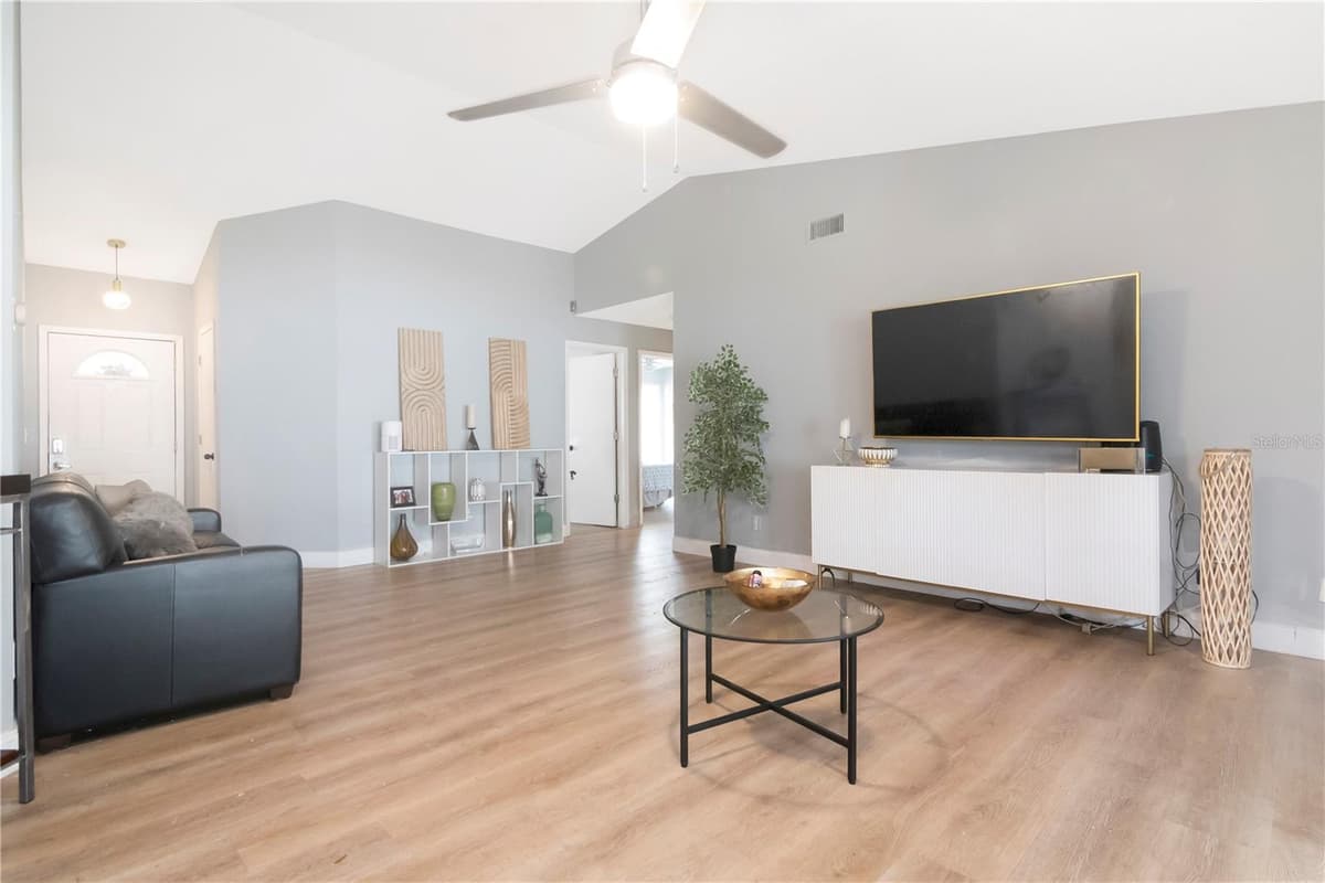 13613 OLD FARM DRIVE — photo 4 of 30
