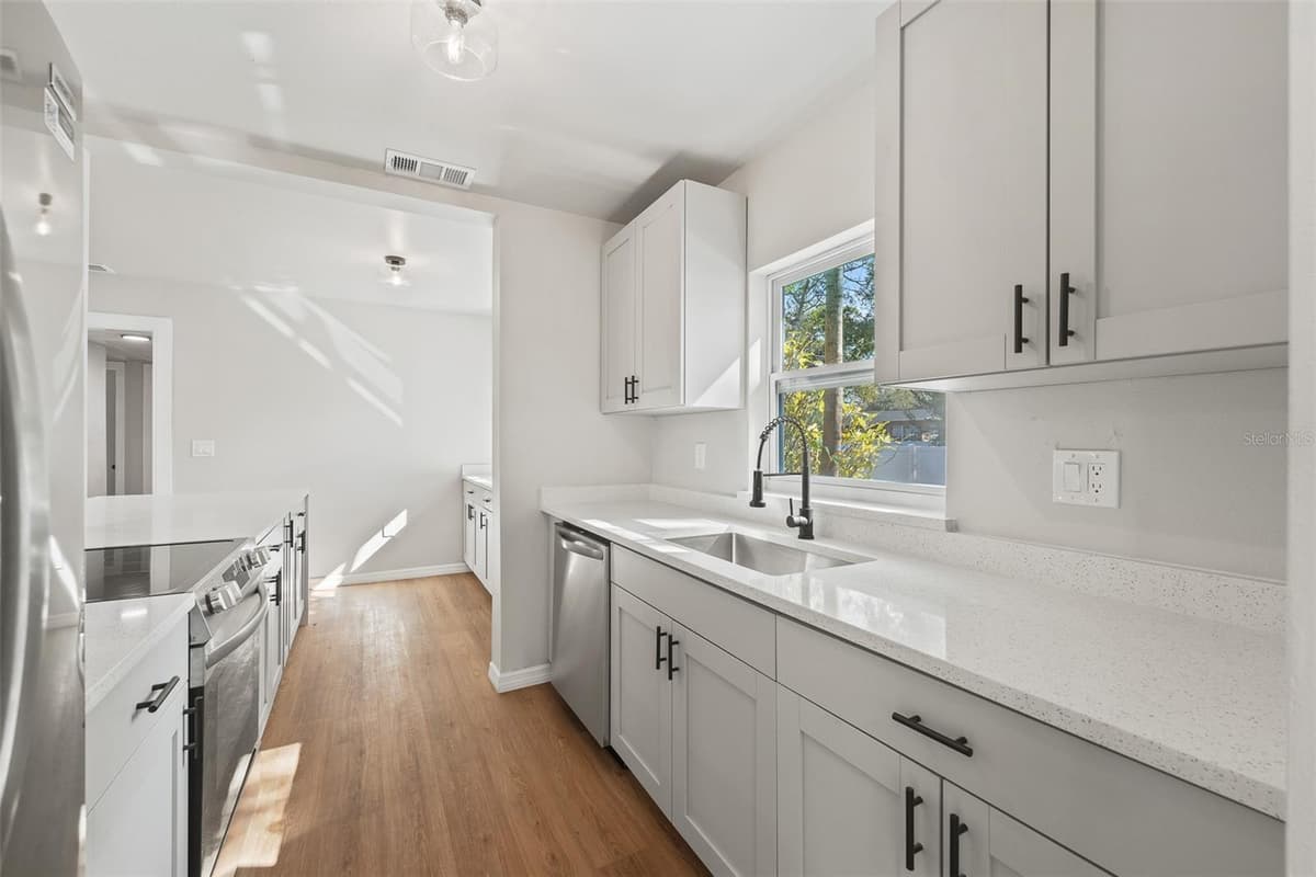 2800 ANDERSON STREET — photo 9 of 17