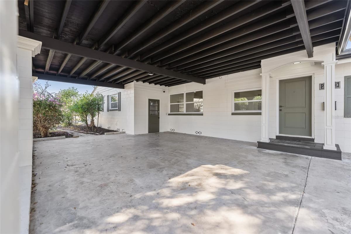 2800 ANDERSON STREET — photo 3 of 17