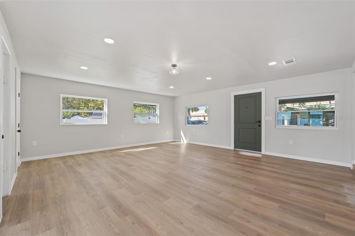 2800 ANDERSON STREET — photo 6 of 17