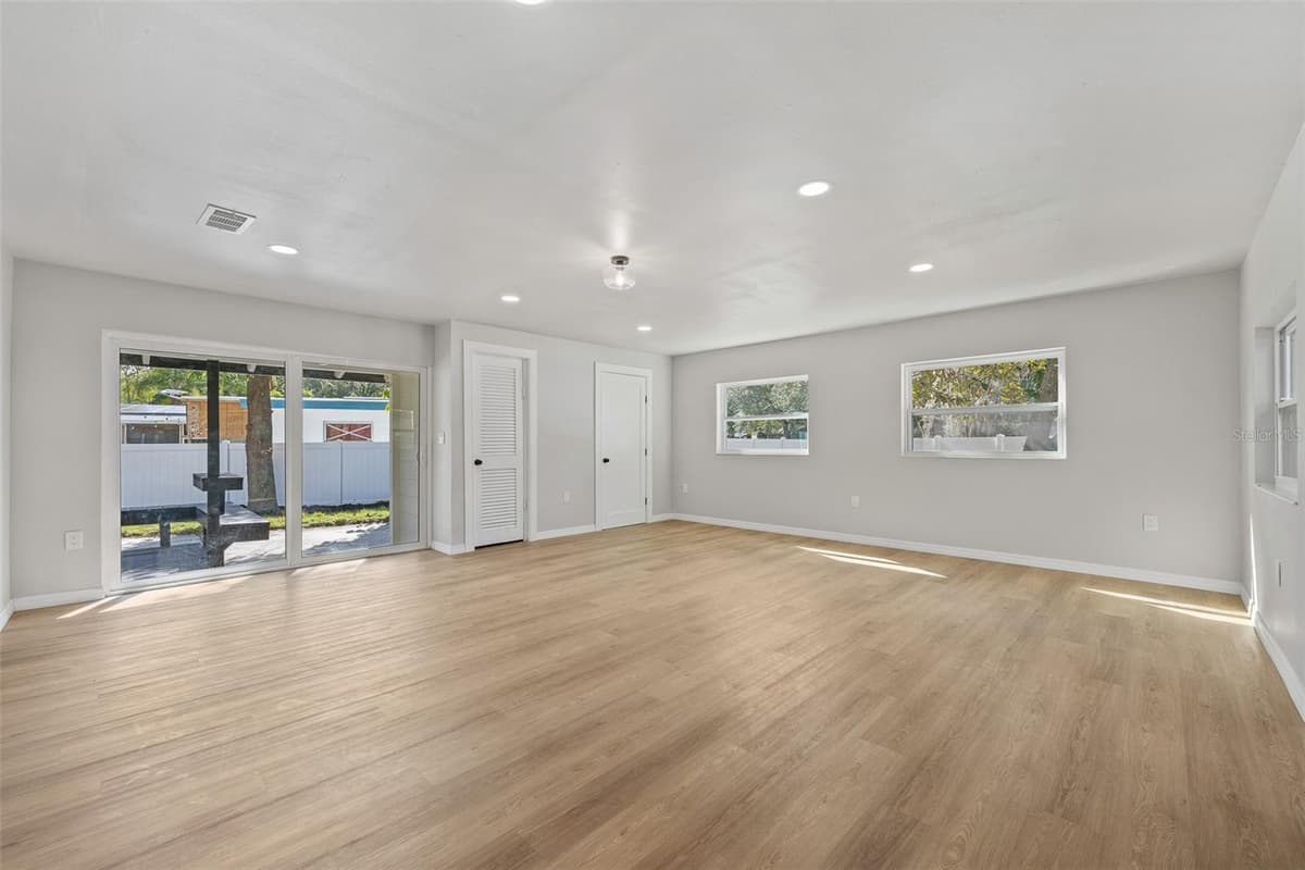 2800 ANDERSON STREET — photo 5 of 17