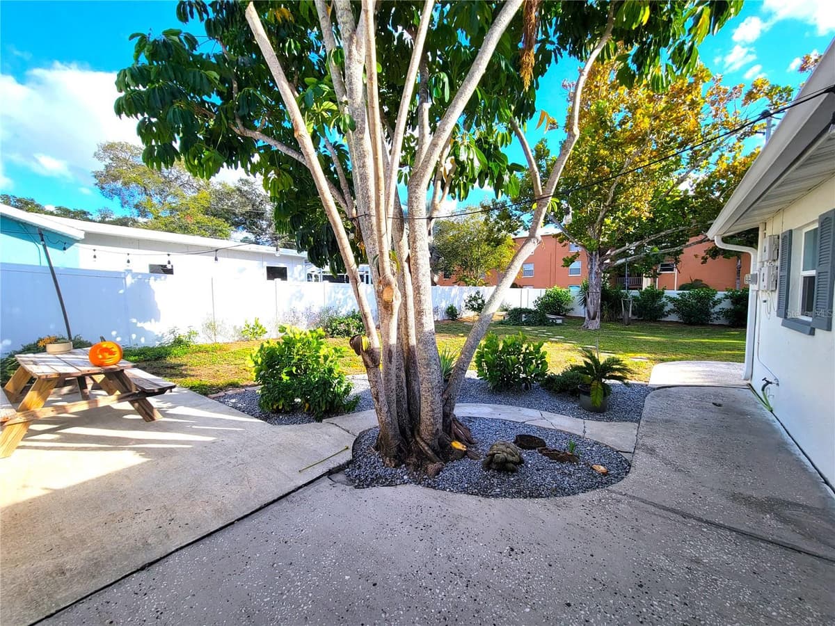 14196 JEFF ROAD — photo 4 of 76