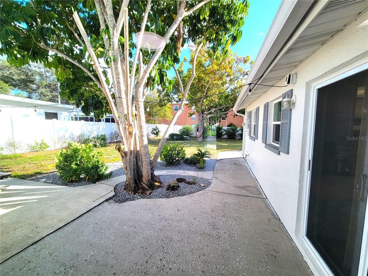 14196 JEFF ROAD — photo 3 of 76