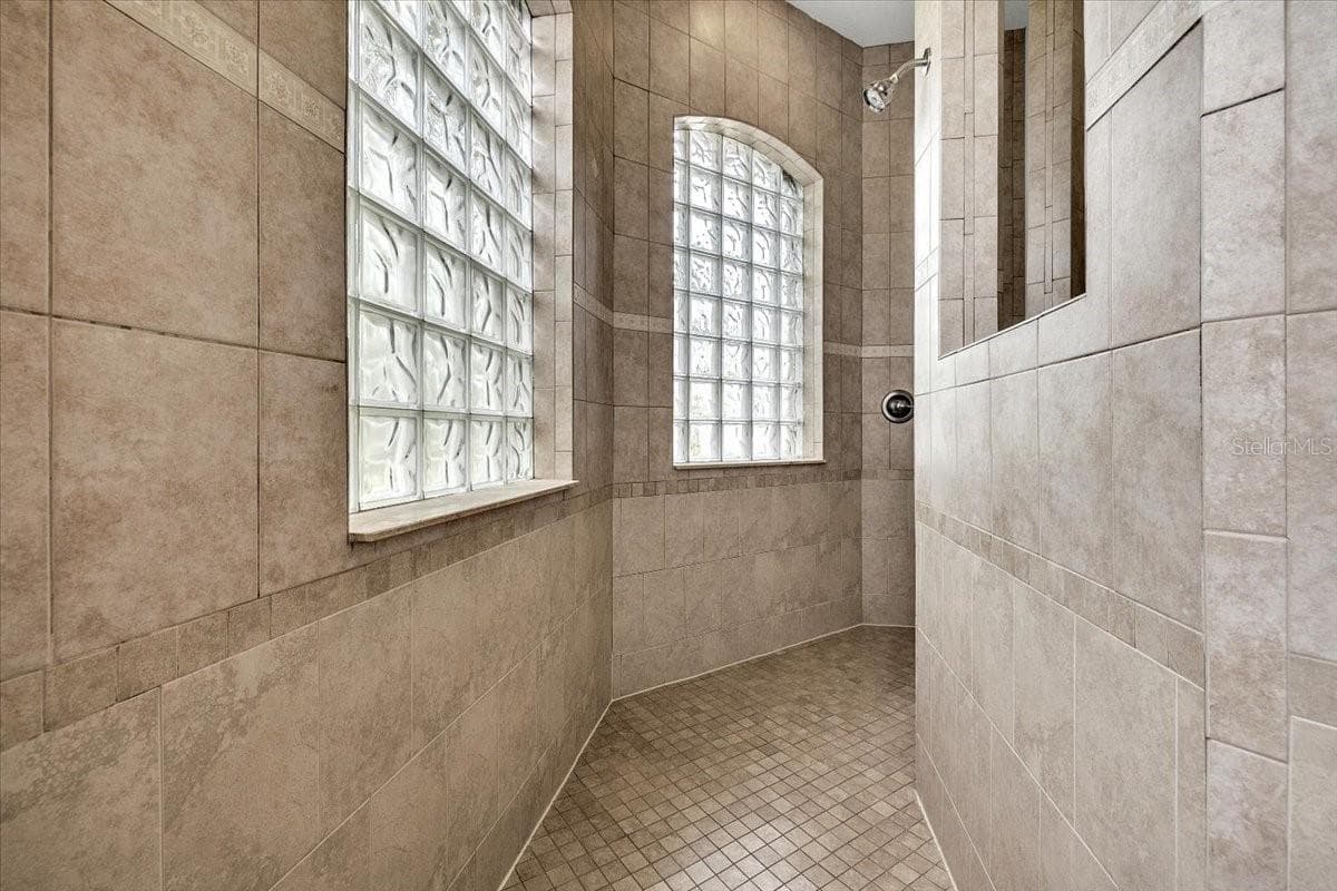 2441 STAVER STREET — photo 25 of 47