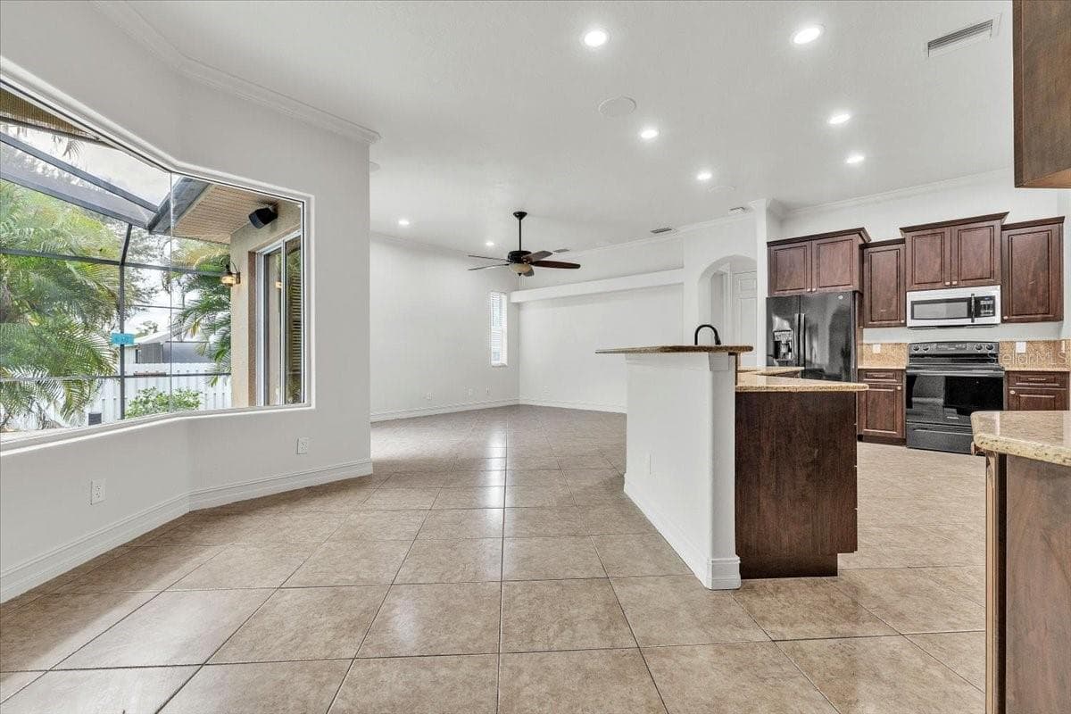 2441 STAVER STREET — photo 8 of 47