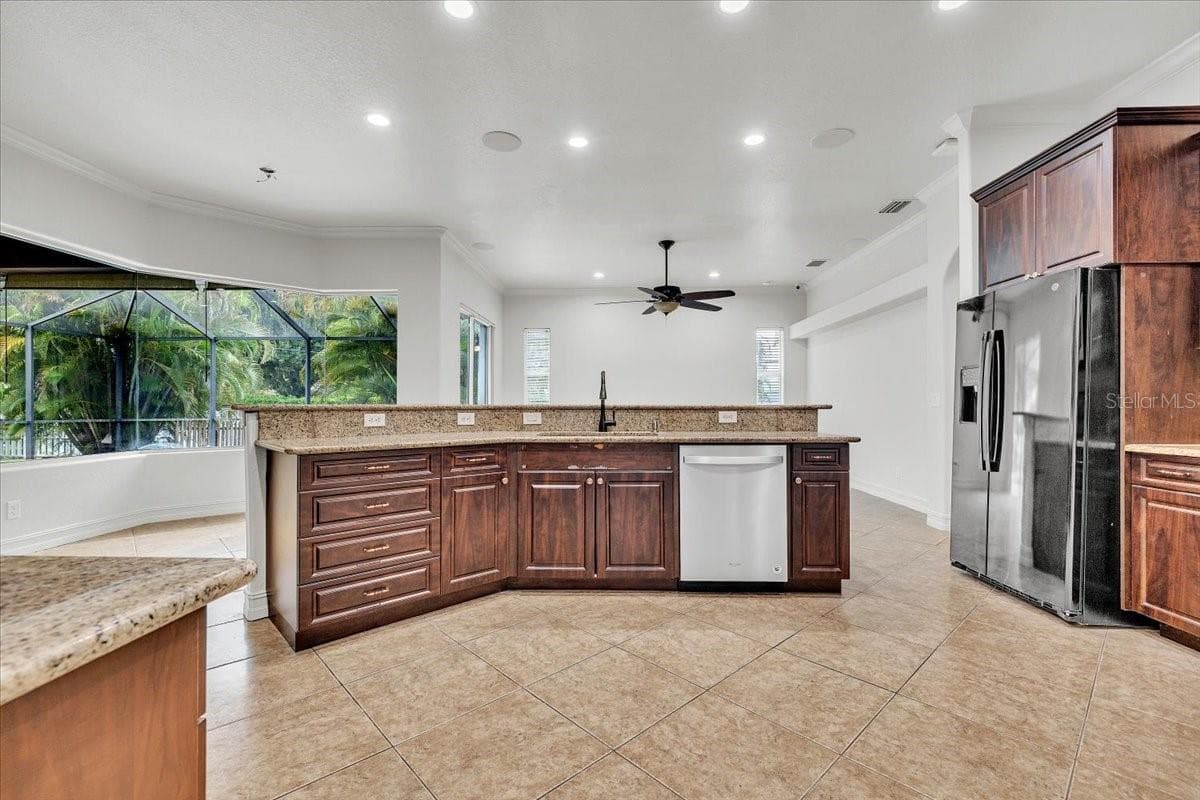 2441 STAVER STREET — photo 13 of 47