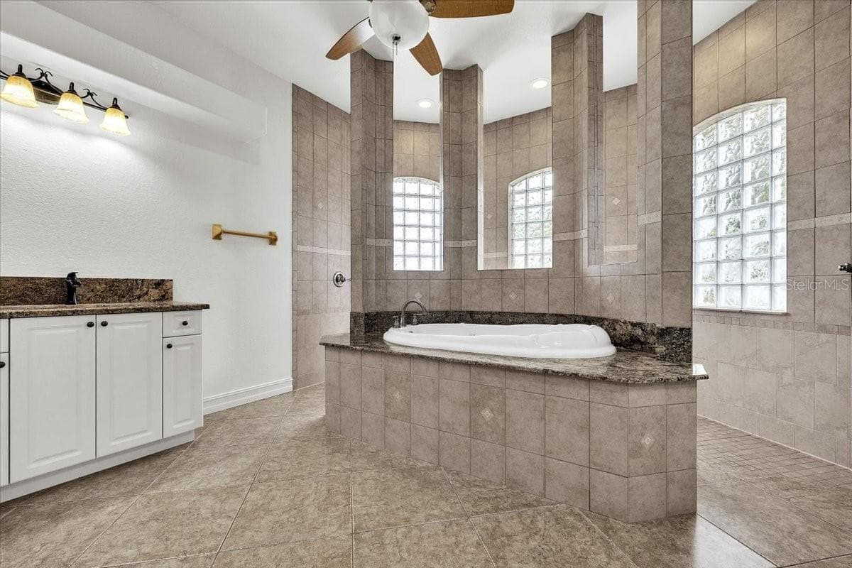 2441 STAVER STREET — photo 24 of 47