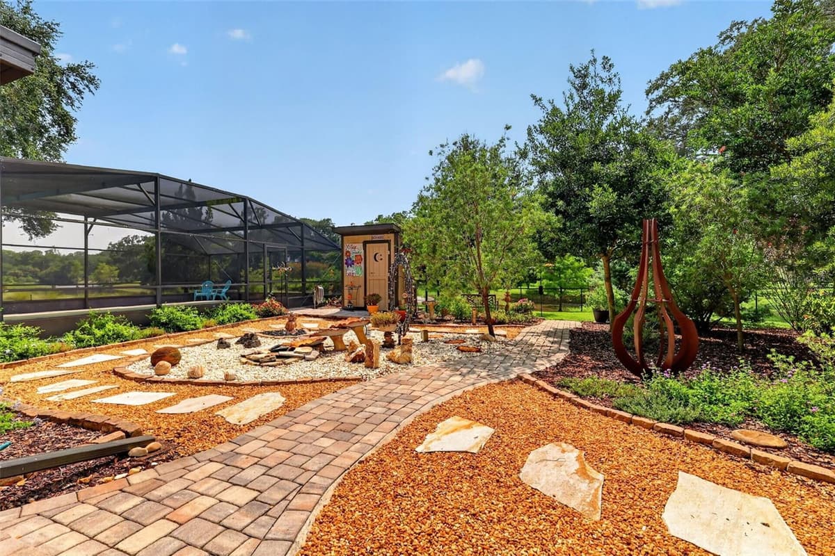 2115 SUZANNE DRIVE — photo 33 of 47