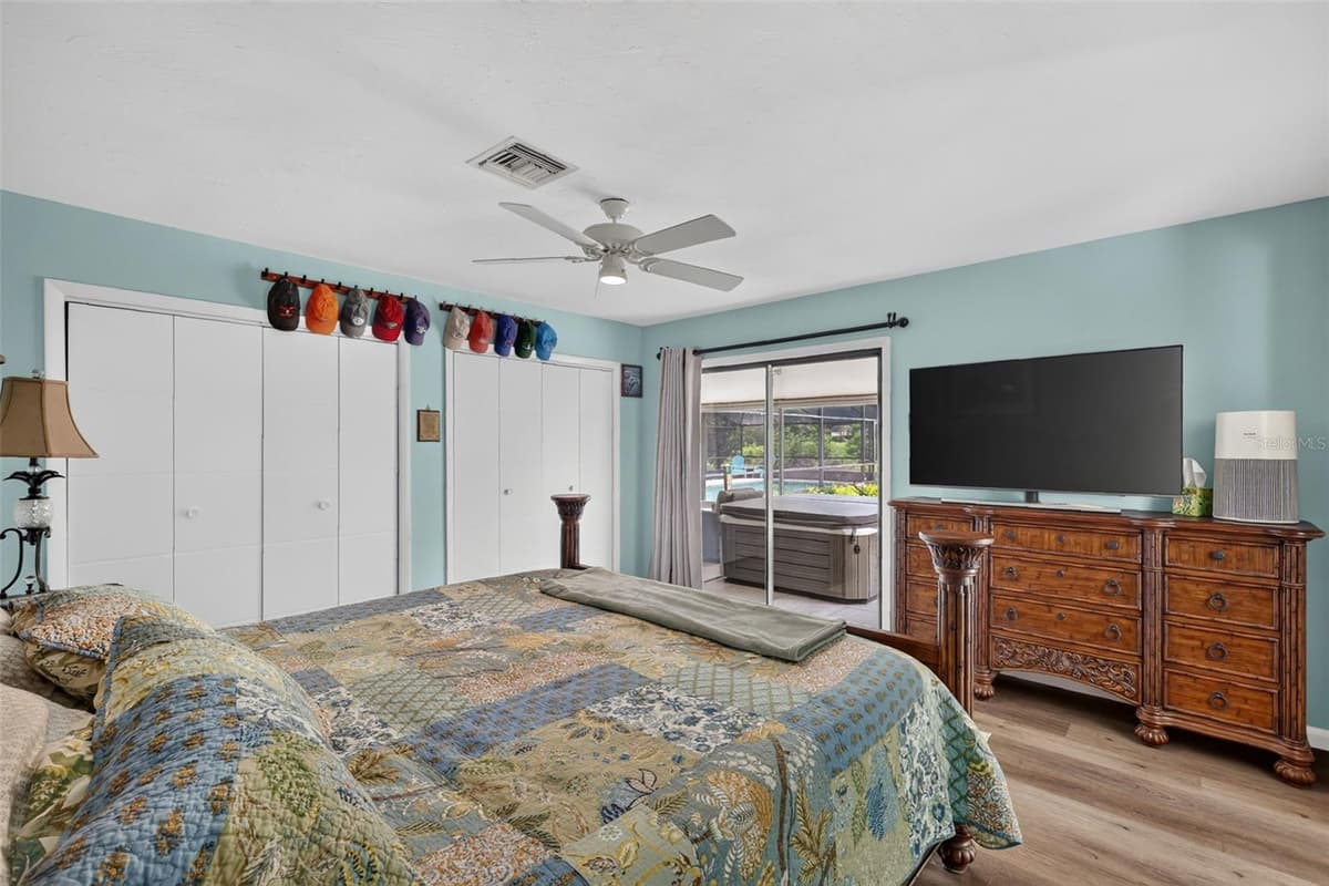 2115 SUZANNE DRIVE — photo 17 of 47