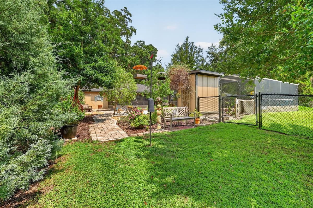 2115 SUZANNE DRIVE — photo 34 of 47
