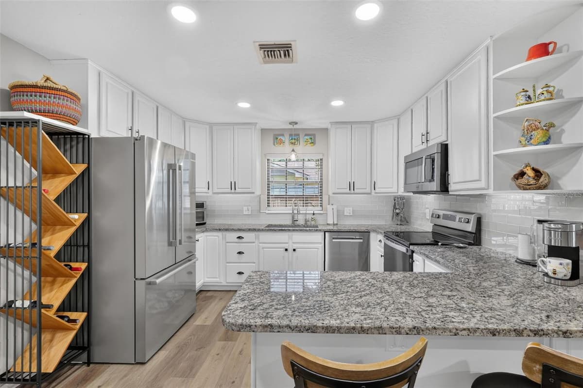 2115 SUZANNE DRIVE — photo 12 of 47