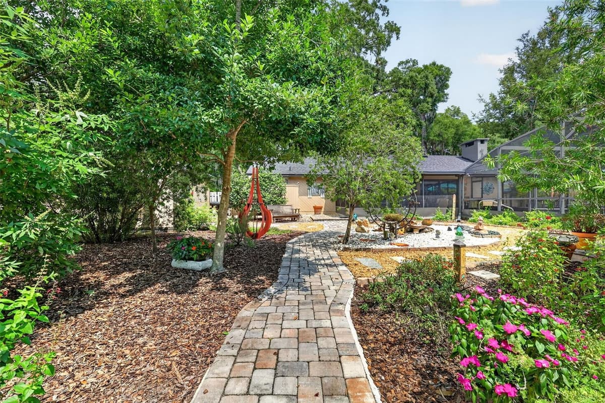 2115 SUZANNE DRIVE — photo 35 of 47