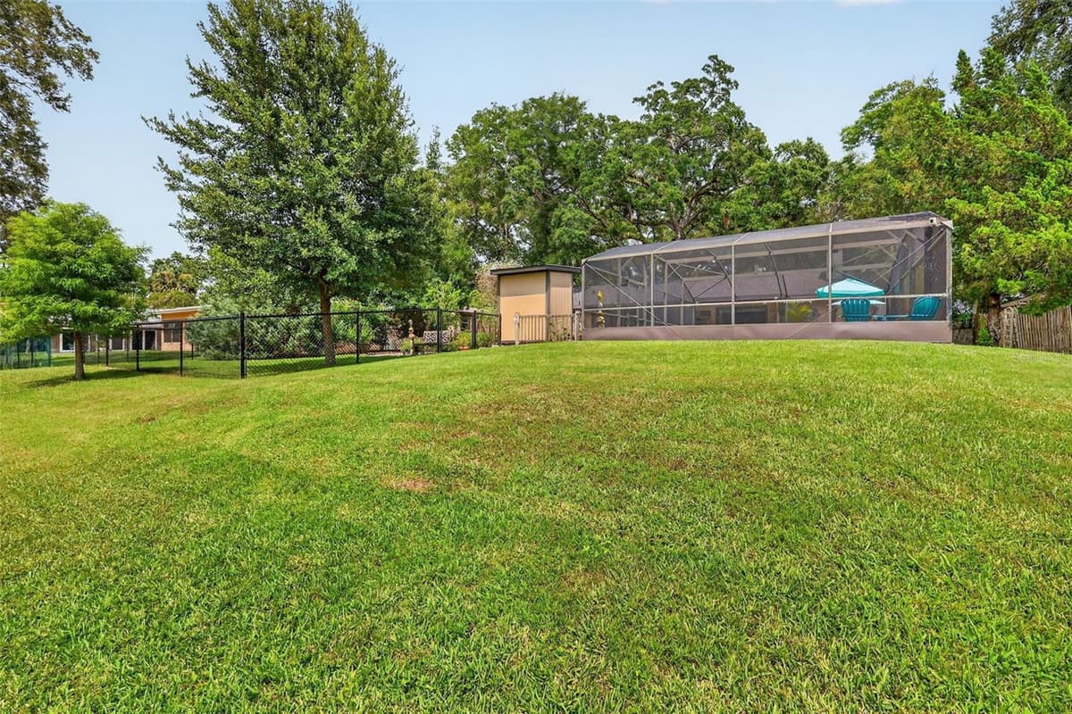 2115 SUZANNE DRIVE — photo 40 of 47
