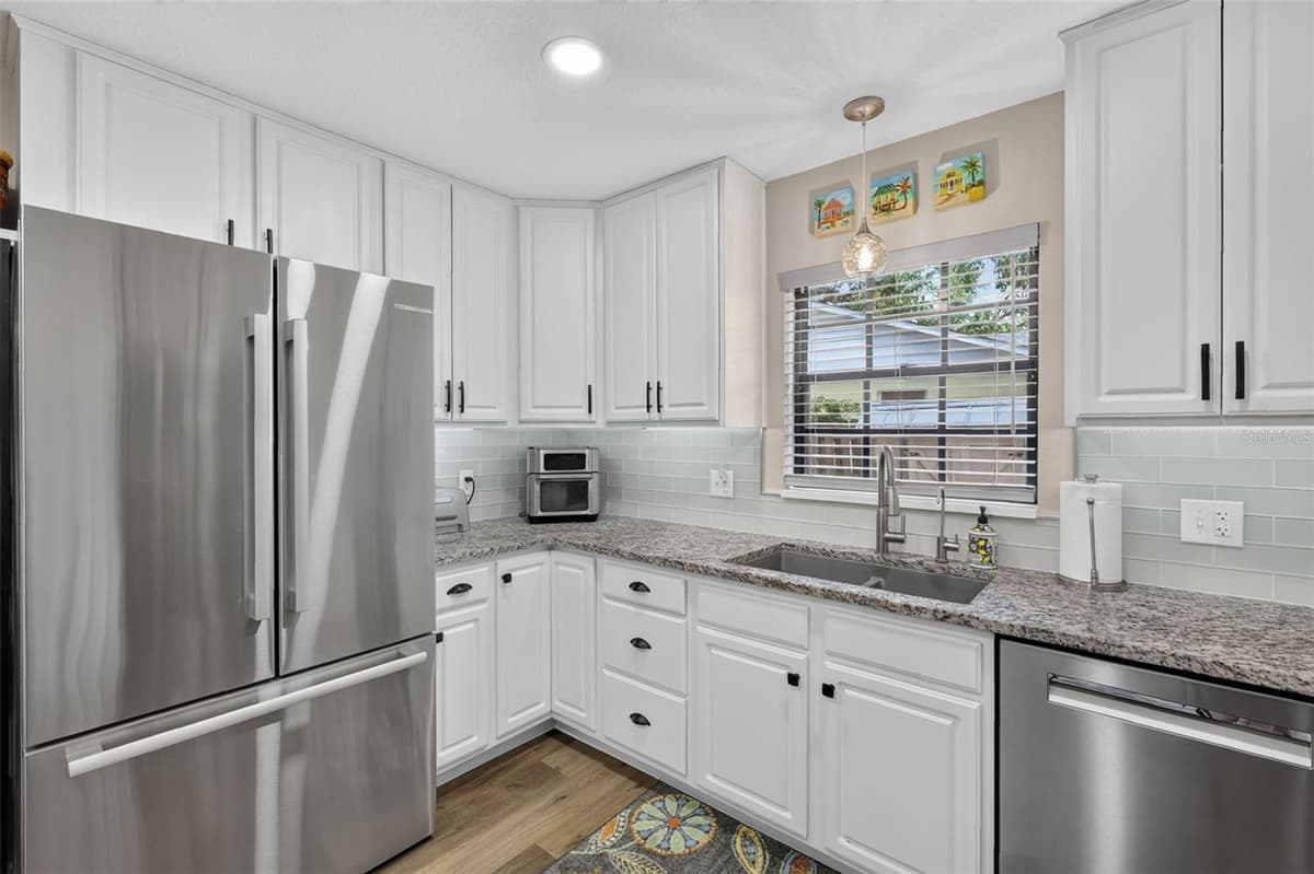 2115 SUZANNE DRIVE — photo 15 of 47