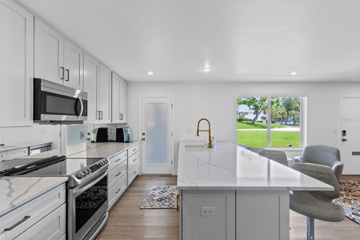 1140 ORLANDO AVENUE — photo 10 of 27