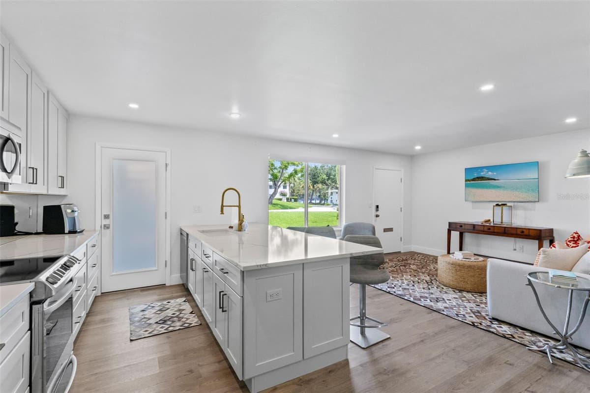 1140 ORLANDO AVENUE — photo 9 of 27