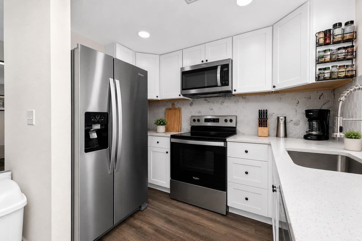 1032 ELAINE STREET — photo 10 of 30