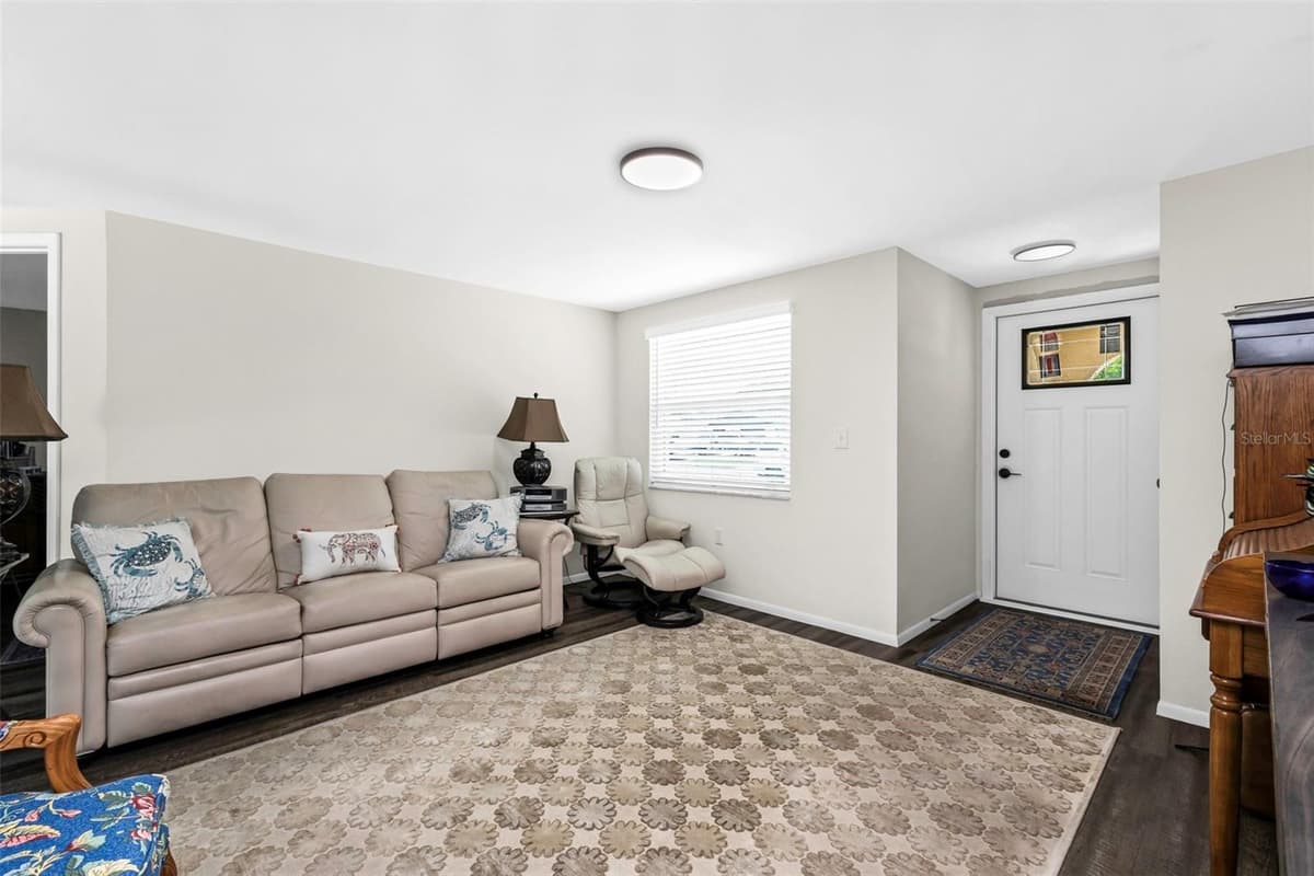 1032 ELAINE STREET — photo 5 of 30