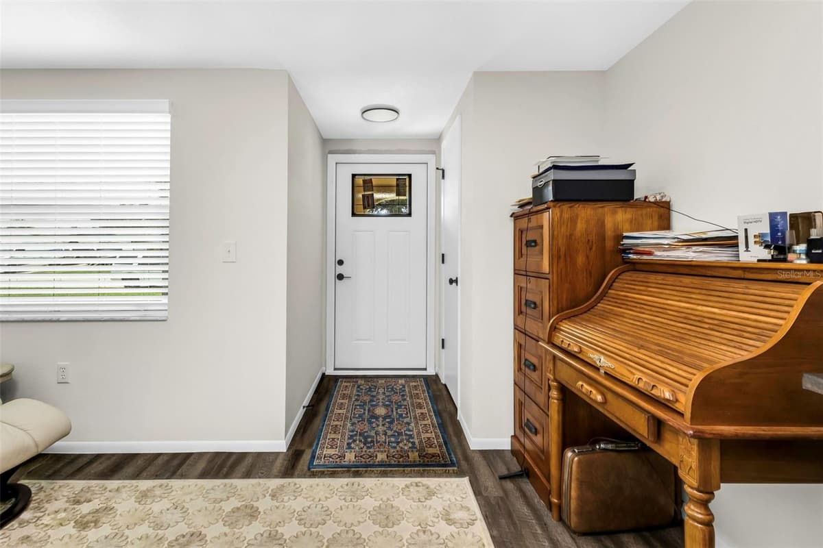 1032 ELAINE STREET — photo 4 of 30