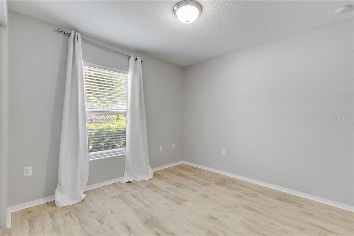 550 AEOLIAN DRIVE — photo 31 of 59