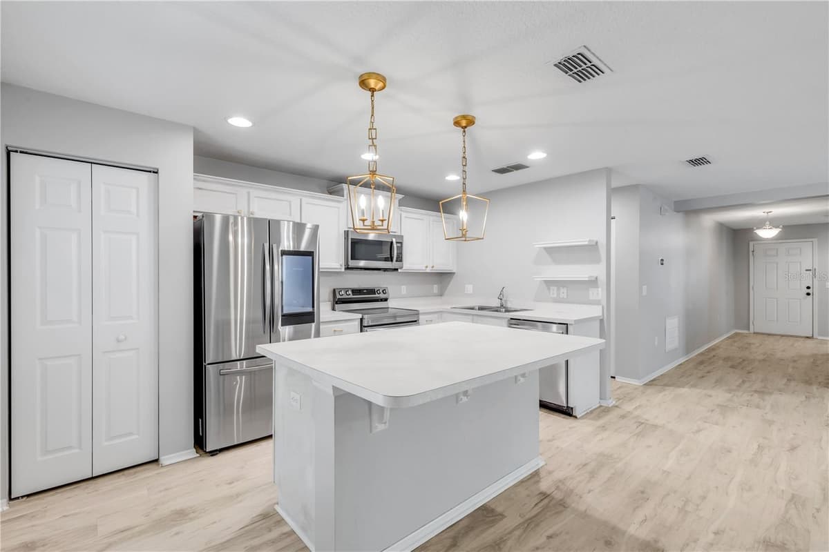 550 AEOLIAN DRIVE — photo 18 of 59