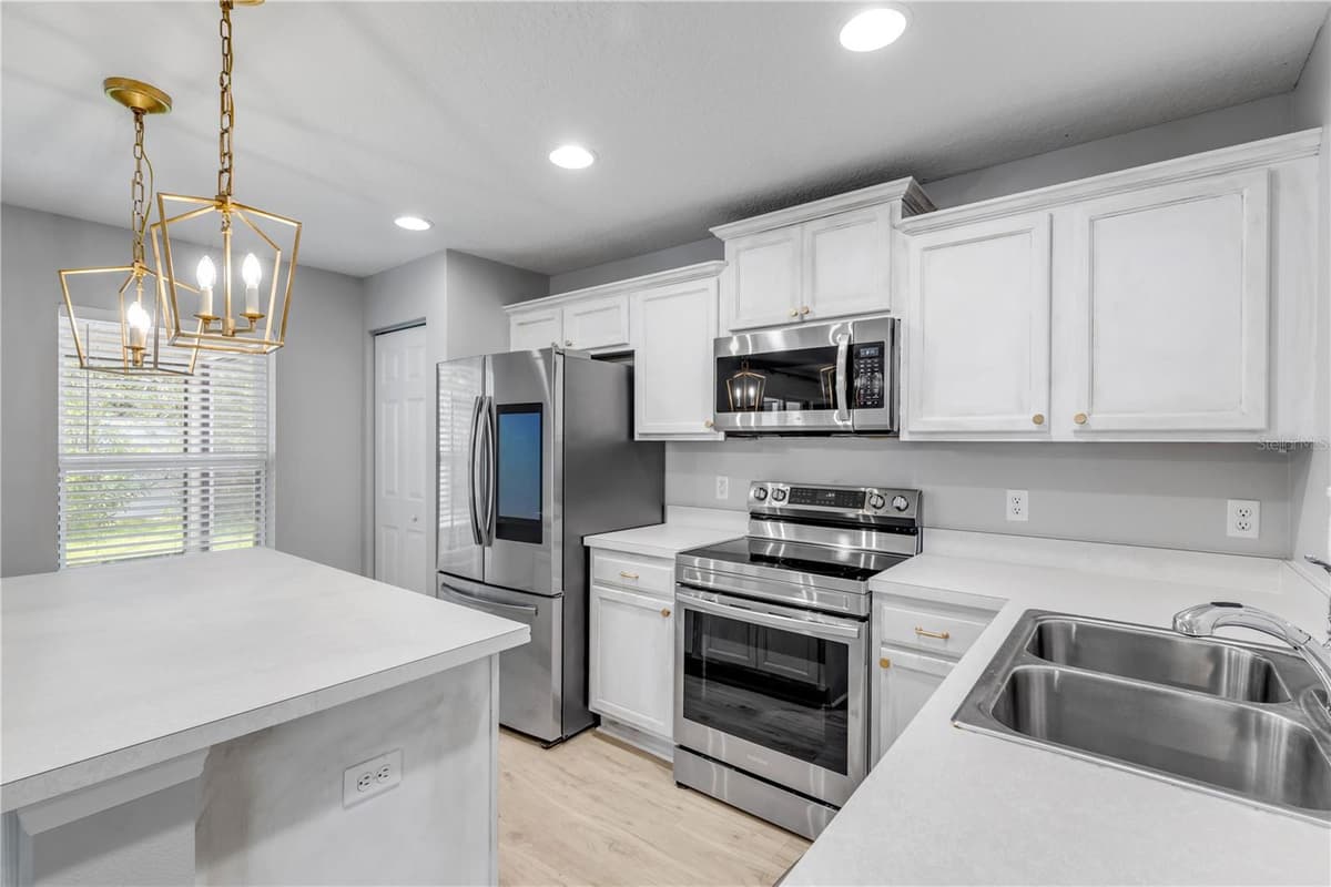 550 AEOLIAN DRIVE — photo 21 of 59