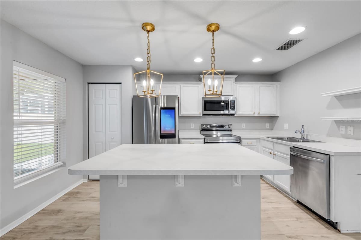 550 AEOLIAN DRIVE — photo 17 of 59