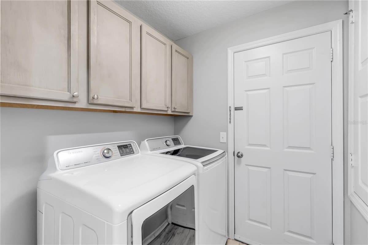 550 AEOLIAN DRIVE — photo 23 of 59