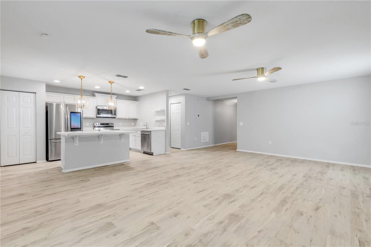 550 AEOLIAN DRIVE — photo 16 of 59