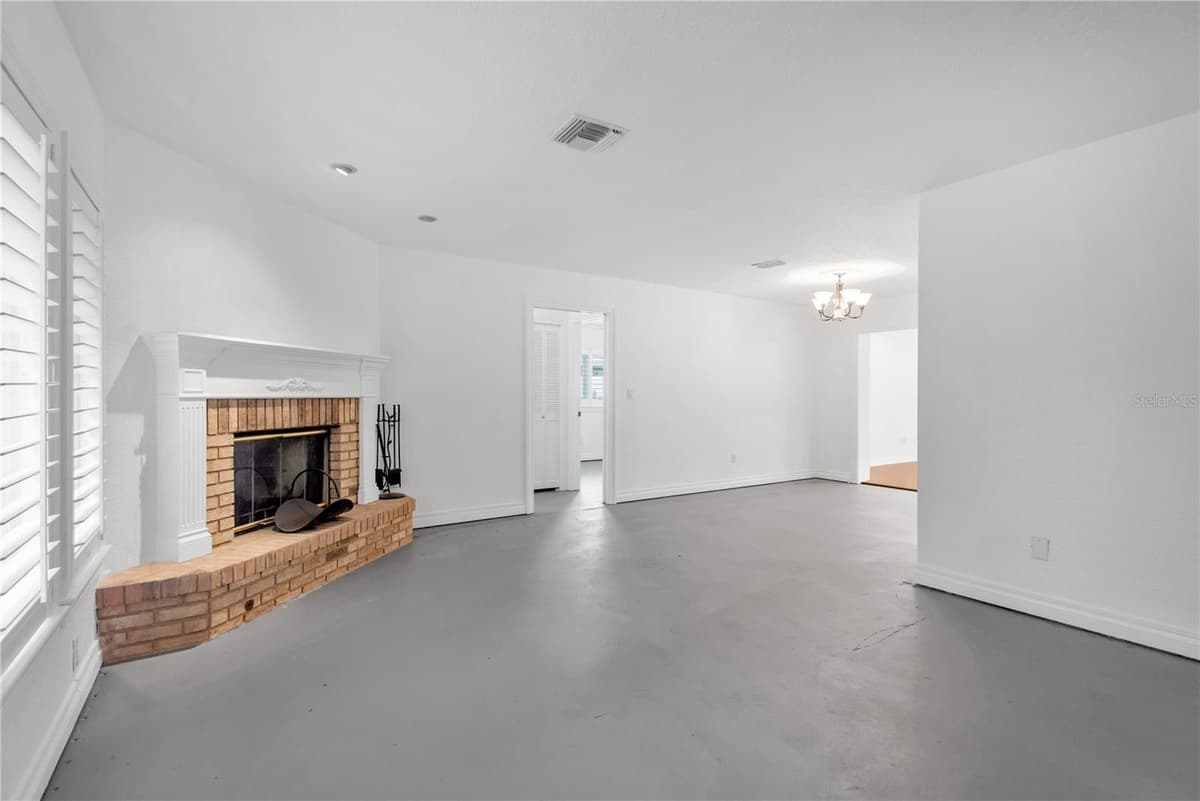 6663 DATE PALM AVENUE — photo 5 of 34