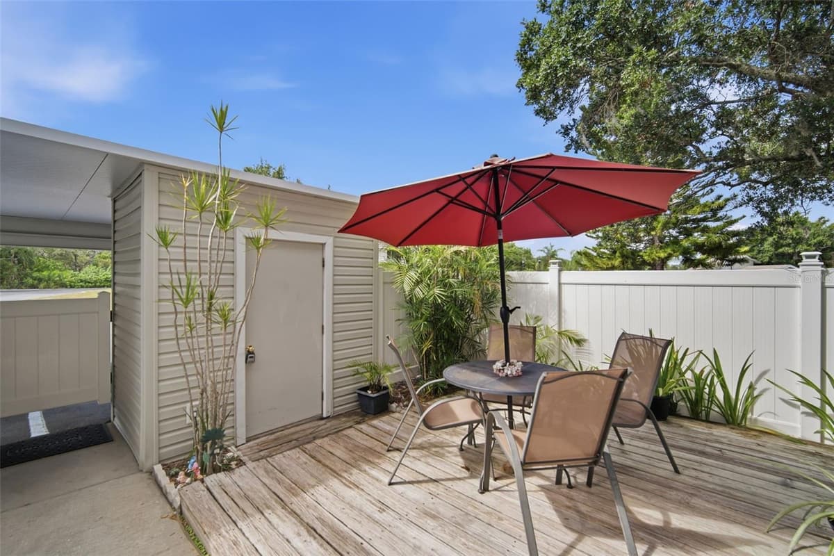 8350 SAVANNAH TRACE CIRCLE — photo 5 of 49