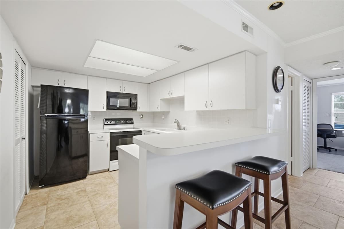 8350 SAVANNAH TRACE CIRCLE — photo 15 of 49