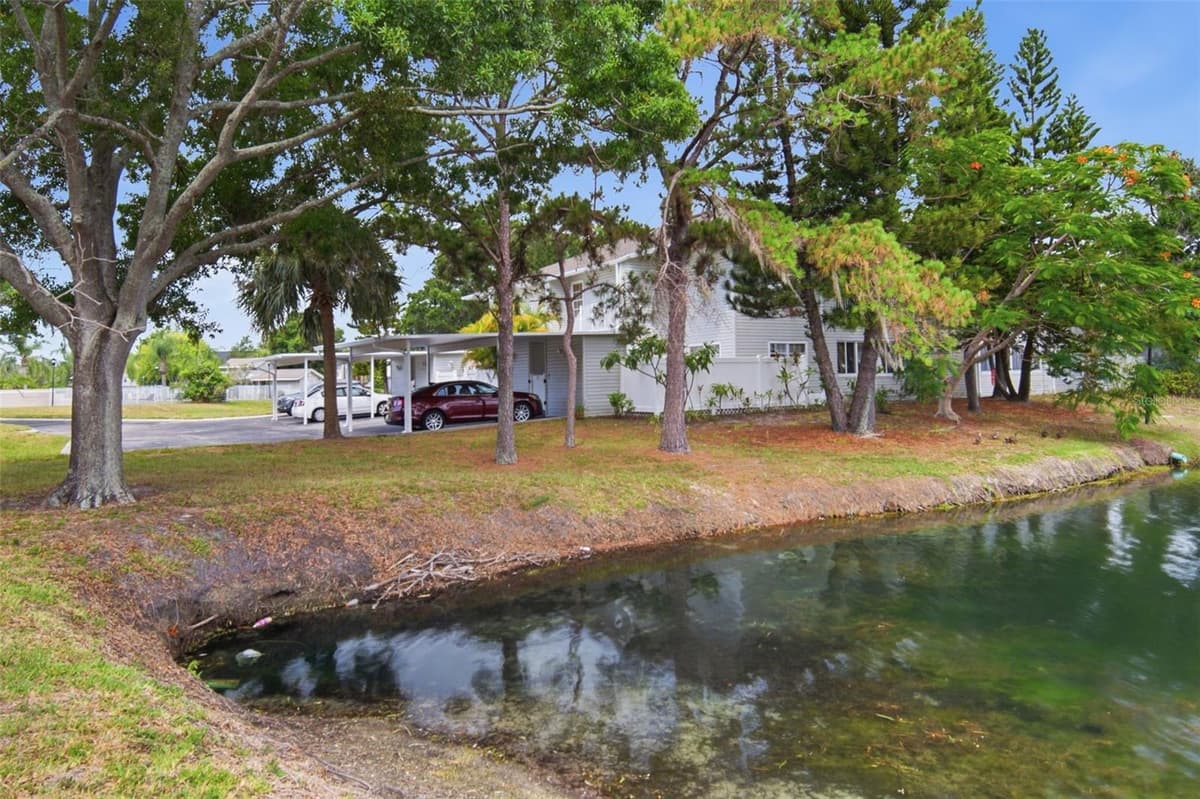 8350 SAVANNAH TRACE CIRCLE — photo 44 of 49