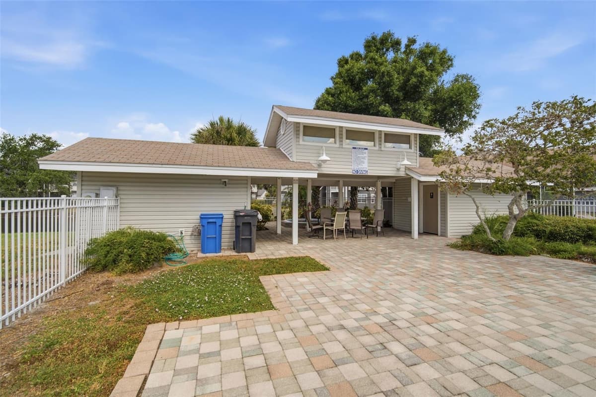 8350 SAVANNAH TRACE CIRCLE — photo 40 of 49