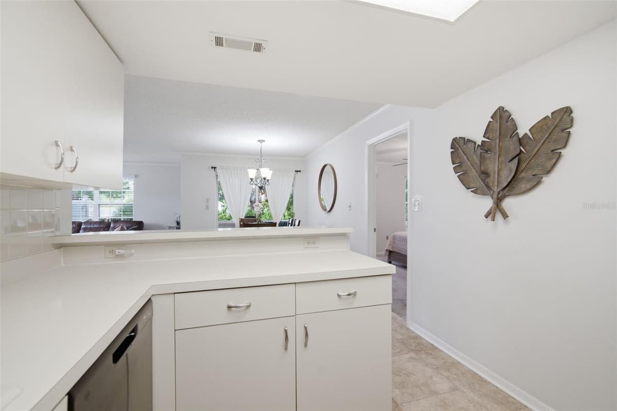 8350 SAVANNAH TRACE CIRCLE — photo 20 of 49